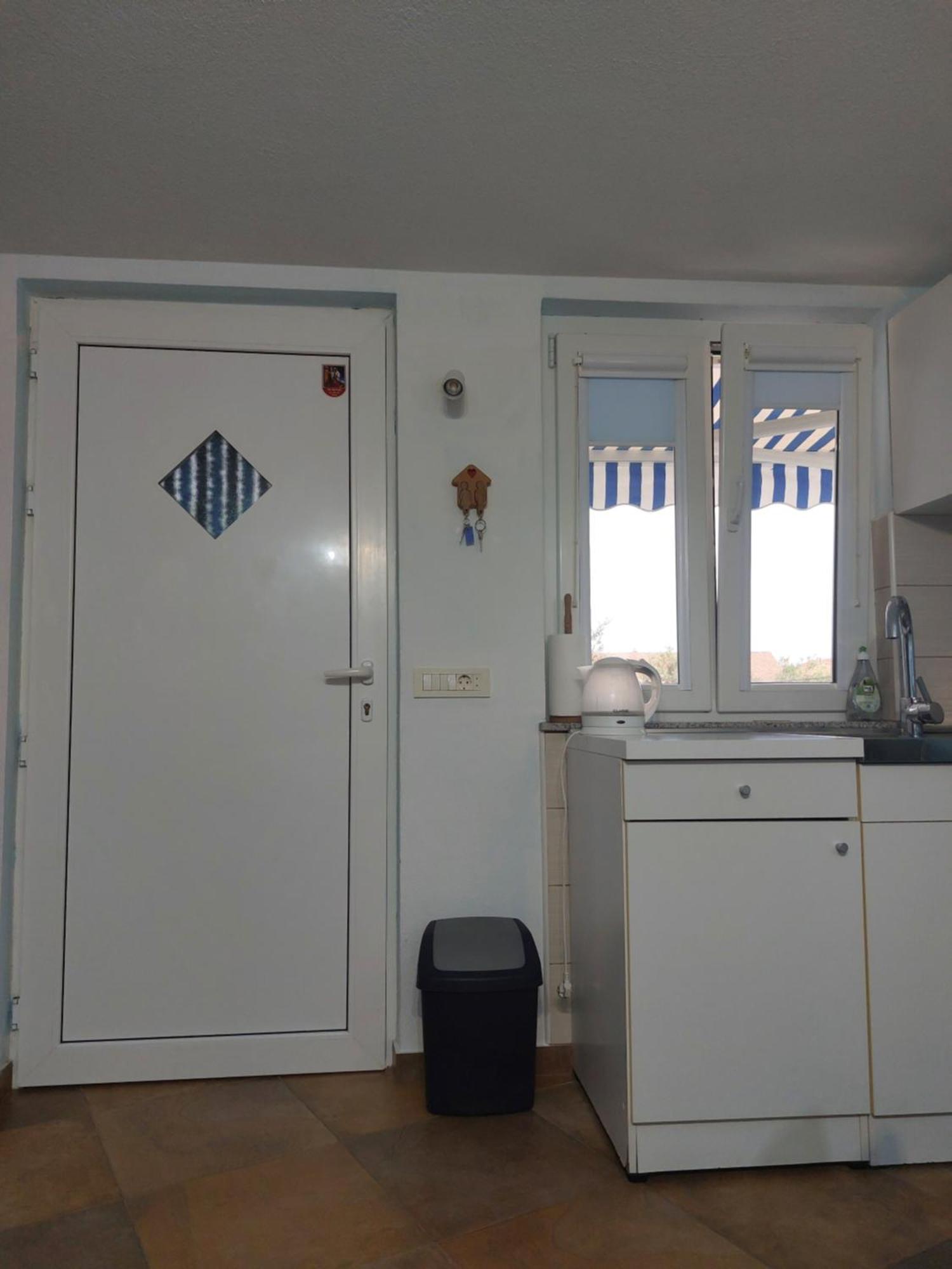 Apartmani Damir Kazija Пакоштане Екстер'єр фото